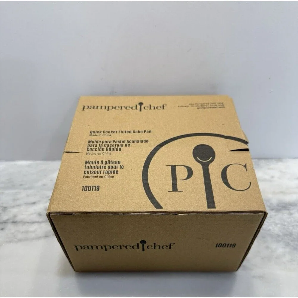 Pampered Chef Quick Cooker Fluted Cake Bundt Cake Pan w/Stand 100119 Non Stick